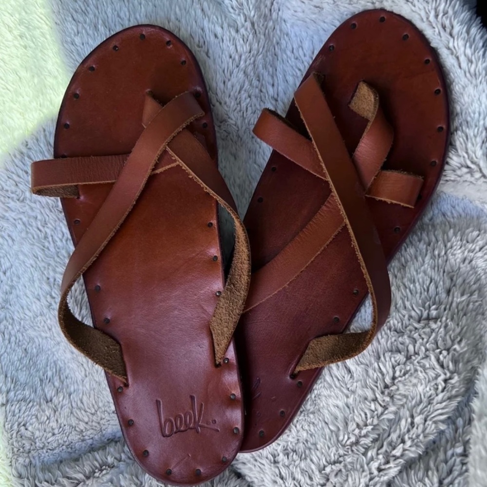 Beek sandals aside 7